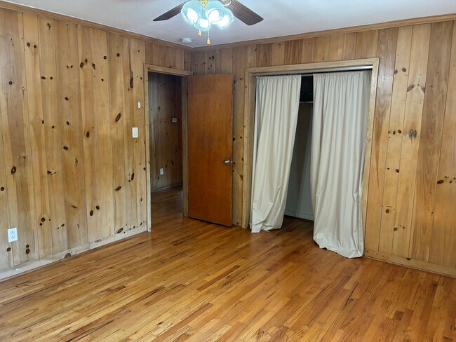 Building Photo - Room in Single Family Home on Hillsborough St