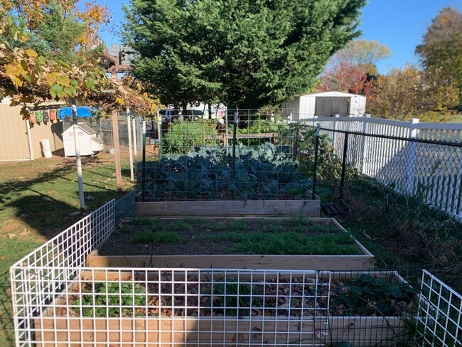 Building Photo - DALLASTOWN SCHOOLS