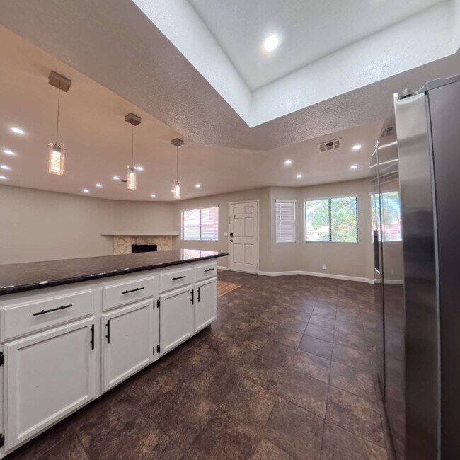 Building Photo - Stunning 2-Bedroom Condo 2nd Floor at The Lakes!