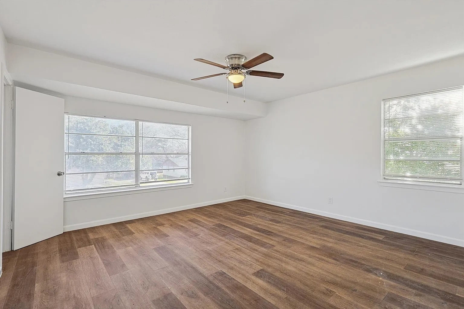 Building Photo - 9039 Pinewood Dr