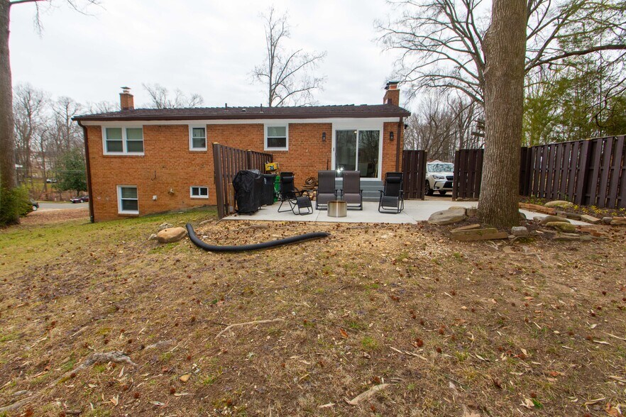 Building Photo - 11 Arthur Dr W
