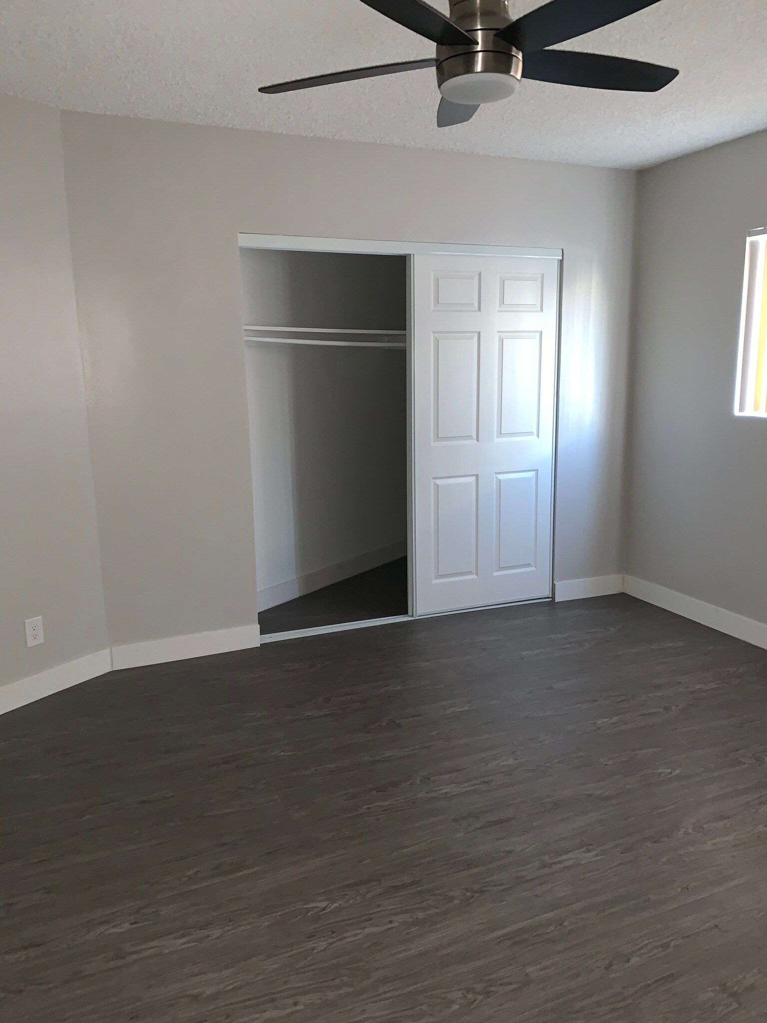 Large bedroom - 2816 W 182nd St