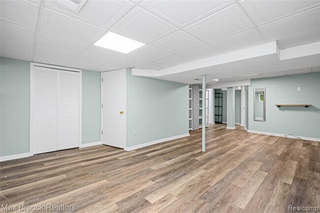 Building Photo - 7432 Azalea Ct
