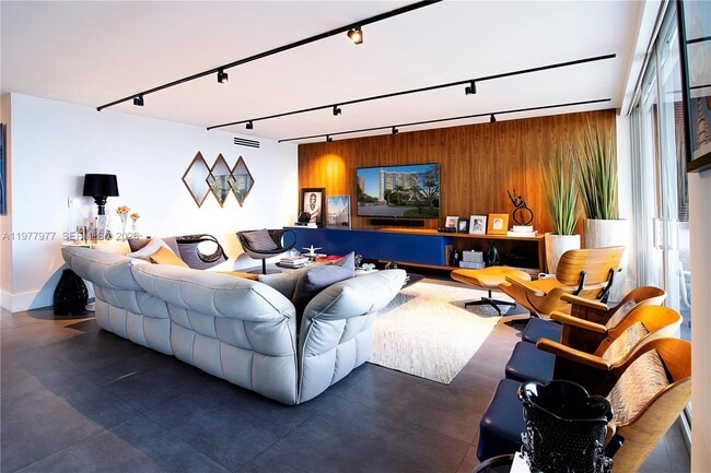 Building Photo - 881 Ocean Dr