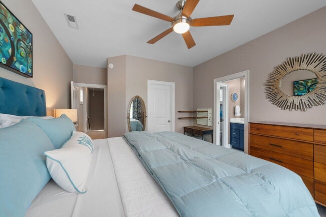 Building Photo - Charming Craftsman Home in the Heart of Apex | Renovated Kitchen, Fenced Yard, Garage & Lawn Care...