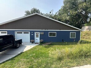 Building Photo - 210 Holm Ave