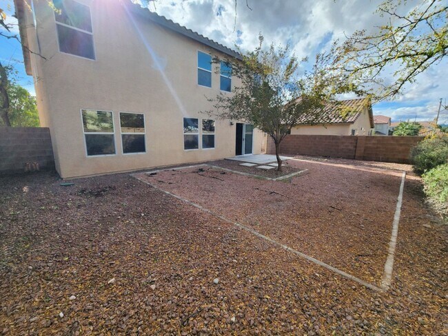 Building Photo - Beautiful former Model Home located near S...