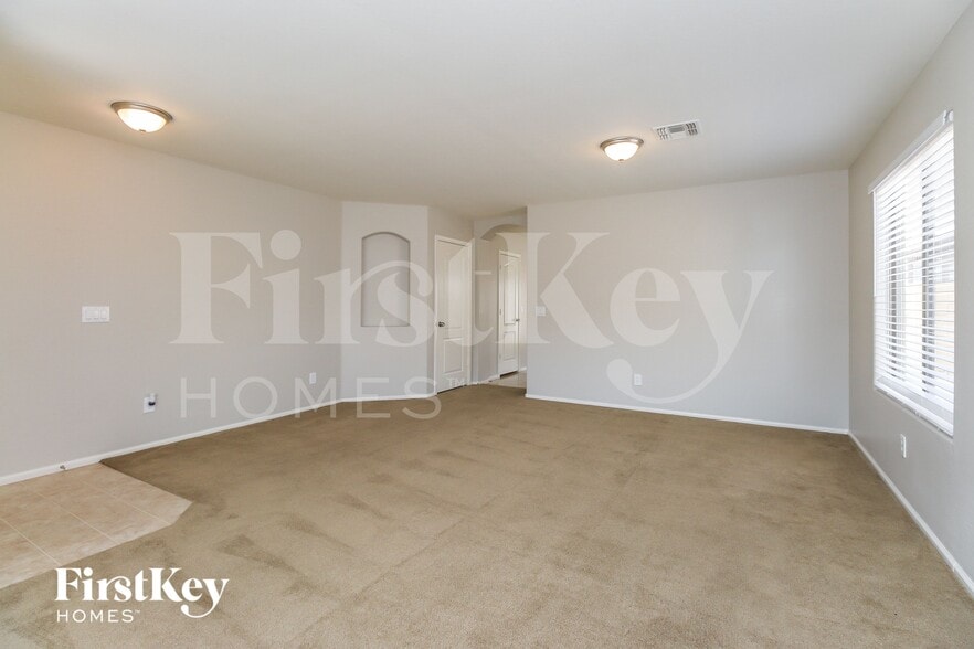 Building Photo - 1742 E Leslie Ave