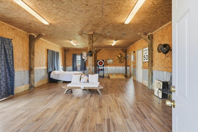 Building Photo - 360 S Lakeside Dr