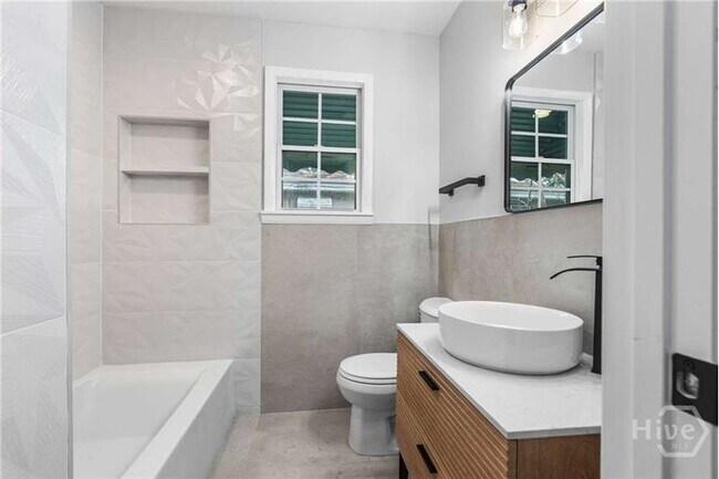 Building Photo - 2102 Auburn St