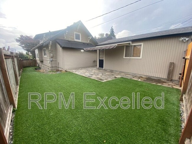 Building Photo - 3714 E I St