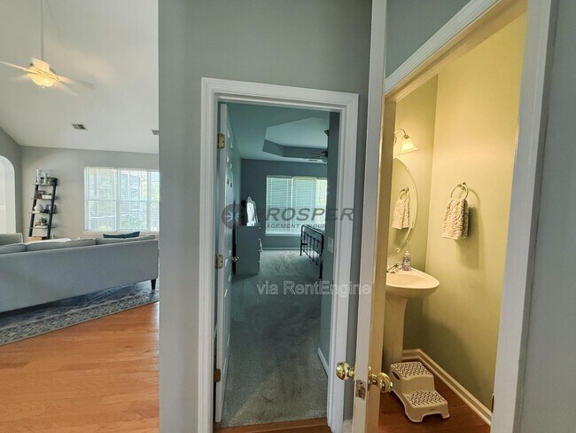 Building Photo - 833 Paran Oaks Dr