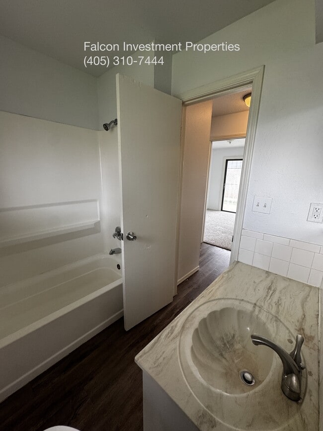 Building Photo - 3156 SW 71st St