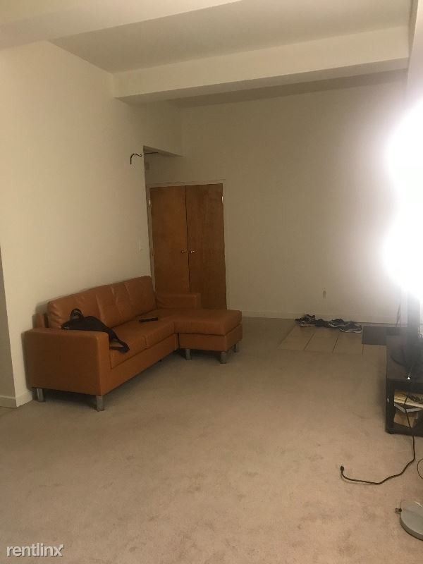 Building Photo - 419 S 19th St