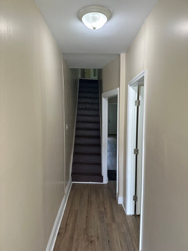 Building Photo - Spacious 4-bedroom uptown Harrisburg