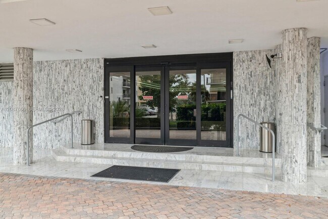 Building Photo - 6423 Collins Ave