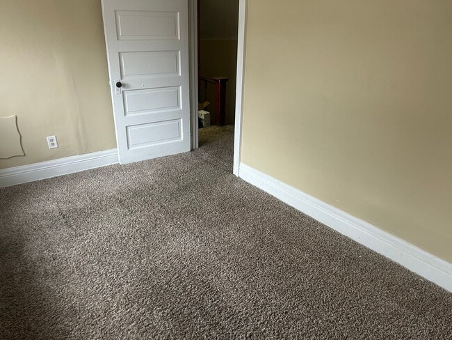 Building Photo - 3 Bedroom House