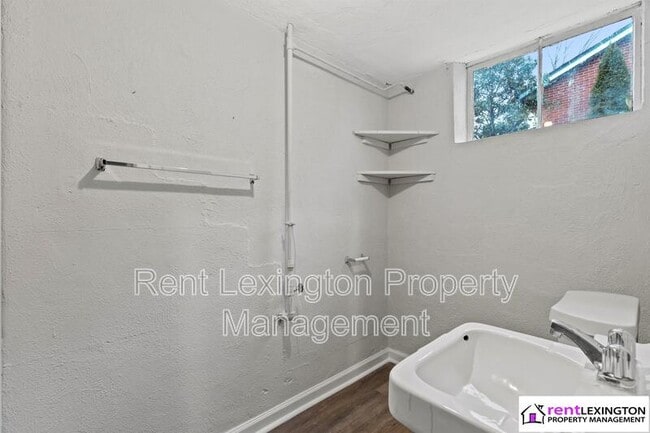 Building Photo - 1721 Albemarle Rd