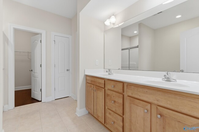 Building Photo - 438 Shamrock Dr