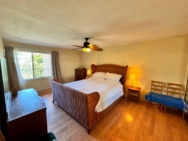 Large master bedroom - 2910 S Peck Ave