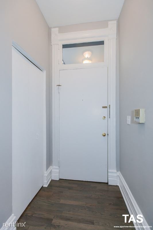 Building Photo - 46 E Chicago Ave