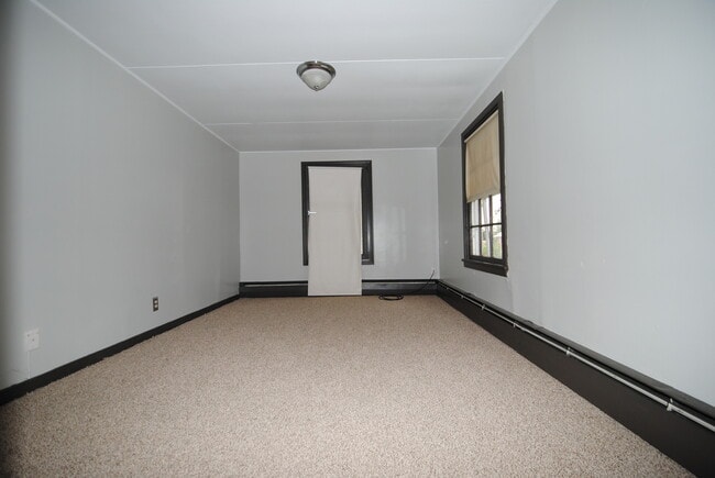 Building Photo - 2 Bed 1 Bath in Great Location!