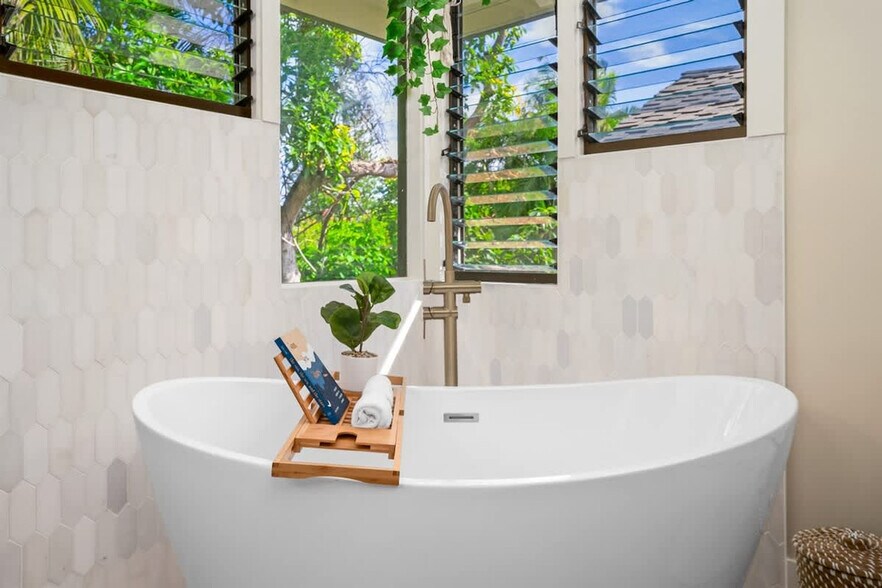 Building Photo - 4056 Kaahumanu Pl
