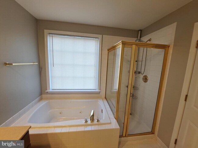 Building Photo - 7738 Heritage Woods Way