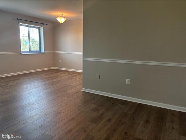 Building Photo - 1300 S Arlington Ridge Rd