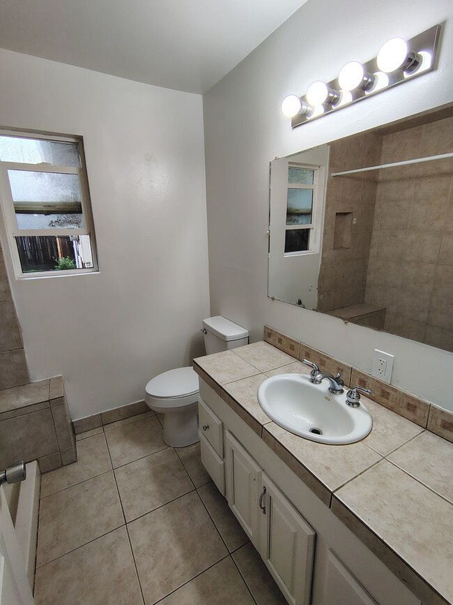 Building Photo - 1914 Freida Ct