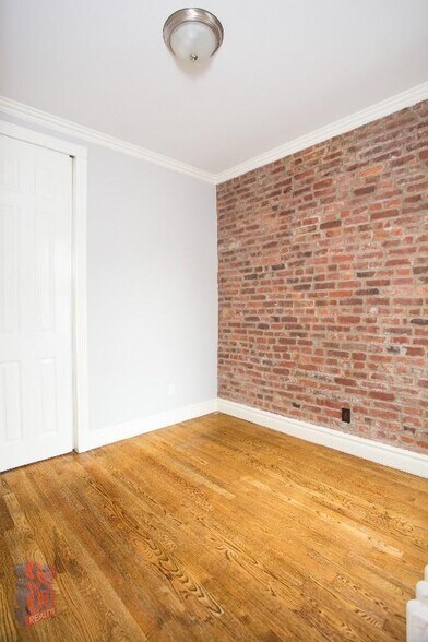 Building Photo - 234 Mott St