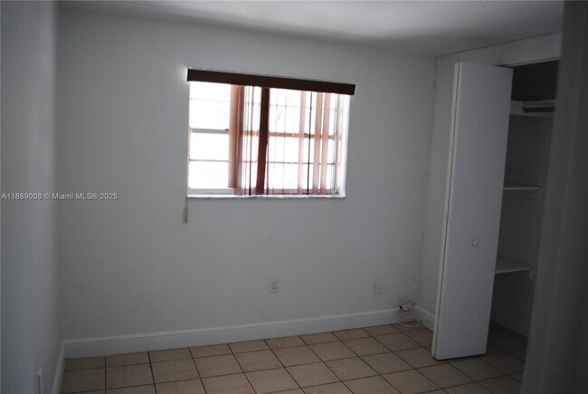 Building Photo - 17255 SW 95th Ave