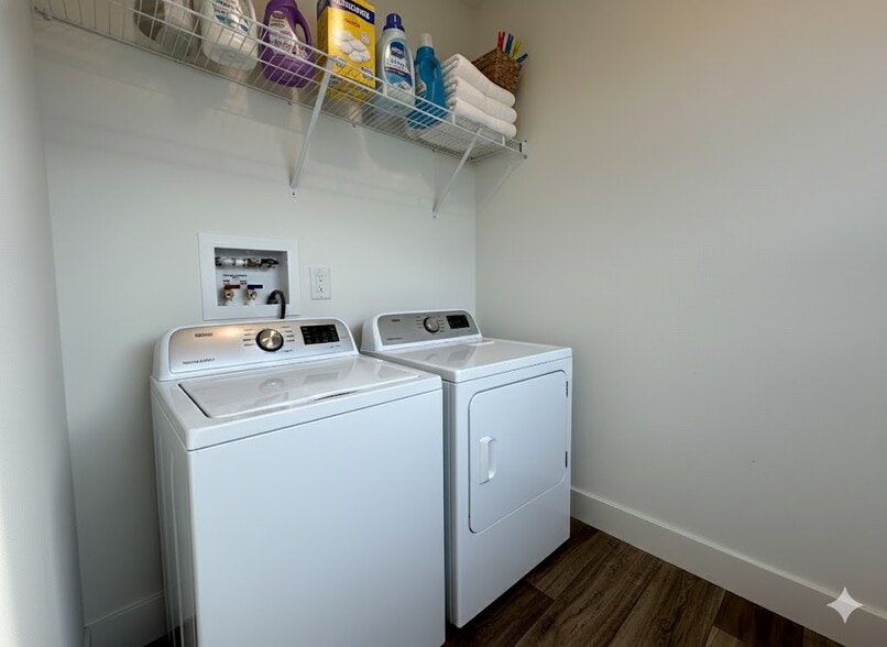 Building Photo - 29 Cavalier St N