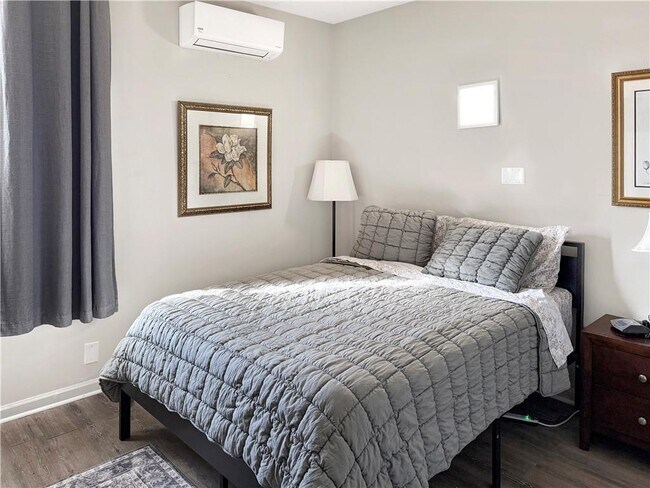 Building Photo - 475 Mount Vernon Hwy NE