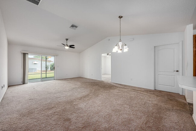 Building Photo - 1329 Paradise Dr