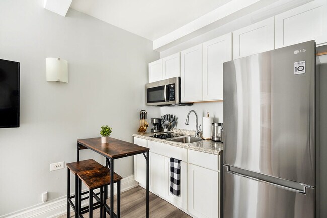 Building Photo - 234 W 73rd St