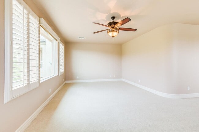 Building Photo - Live The Red Rock Country Club Lifestyle!!