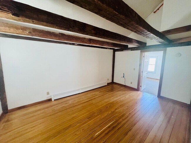 Building Photo - 156 Main St