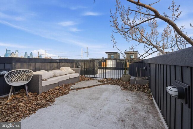 Building Photo - 1514 S Bambrey St