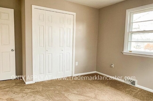 Building Photo - 525 Hilton Dr