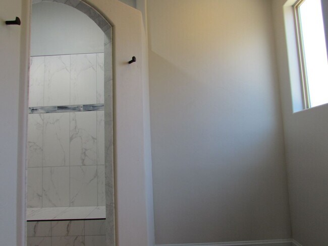 Building Photo - Beautify 3 bed 2 bath home!
