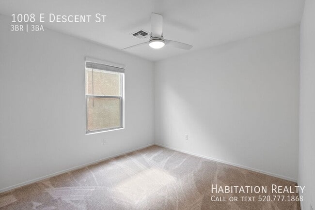 Building Photo - 1008 E Descent St