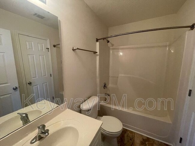 Building Photo - 208 Satomi Way