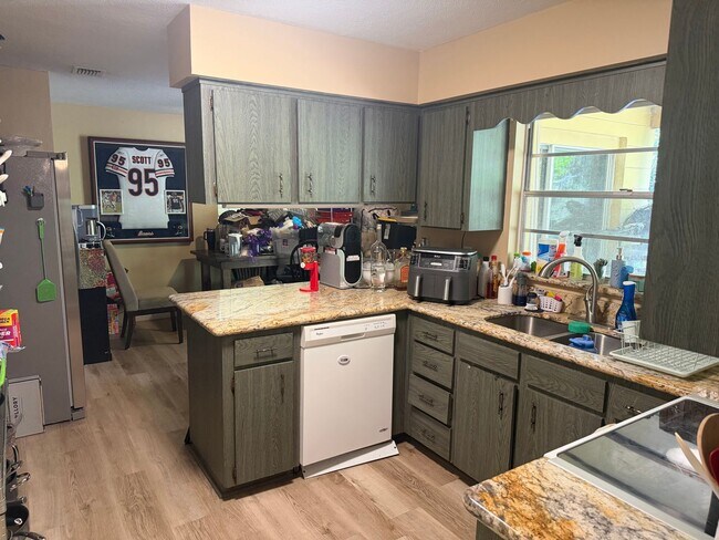 Building Photo - Beautiful 3 Bedroom 2 Bathroom House!!!