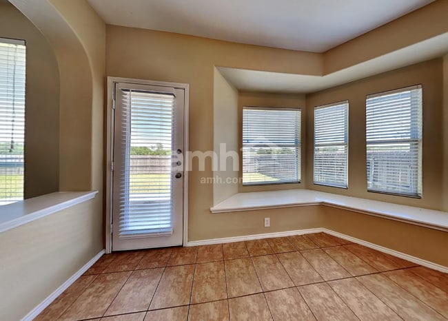 Building Photo - 705 Rolling Hills Ln