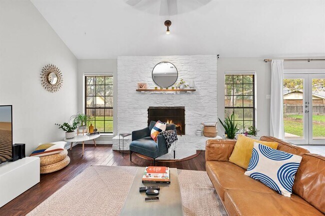 Building Photo - 11006 Yucca Dr