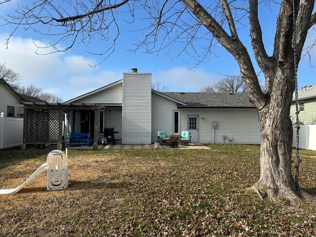 Building Photo - Beautiful 3 Bedroom Home ! Near Mcconnell ...