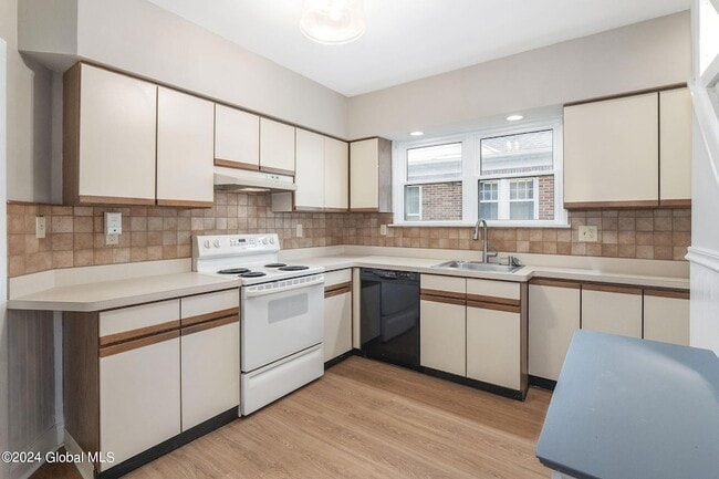 Building Photo - 26 Marwill St