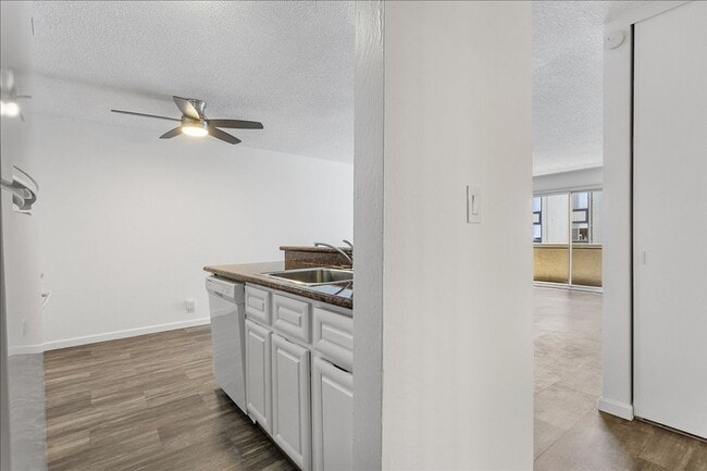 Building Photo - 955 Shorepoint Ct