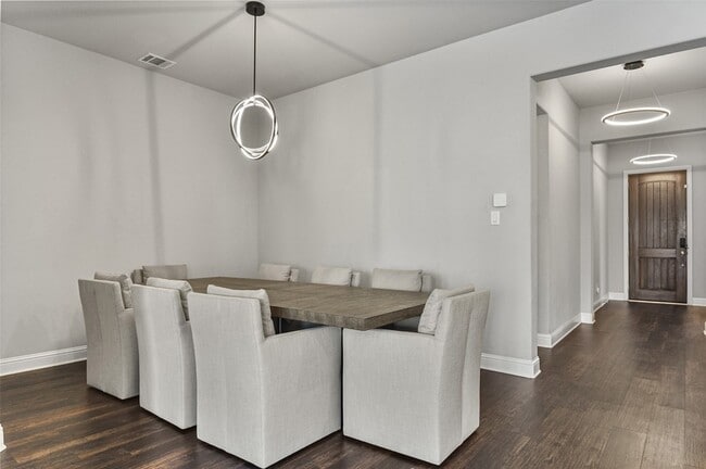 Building Photo - 424 Molly Ln